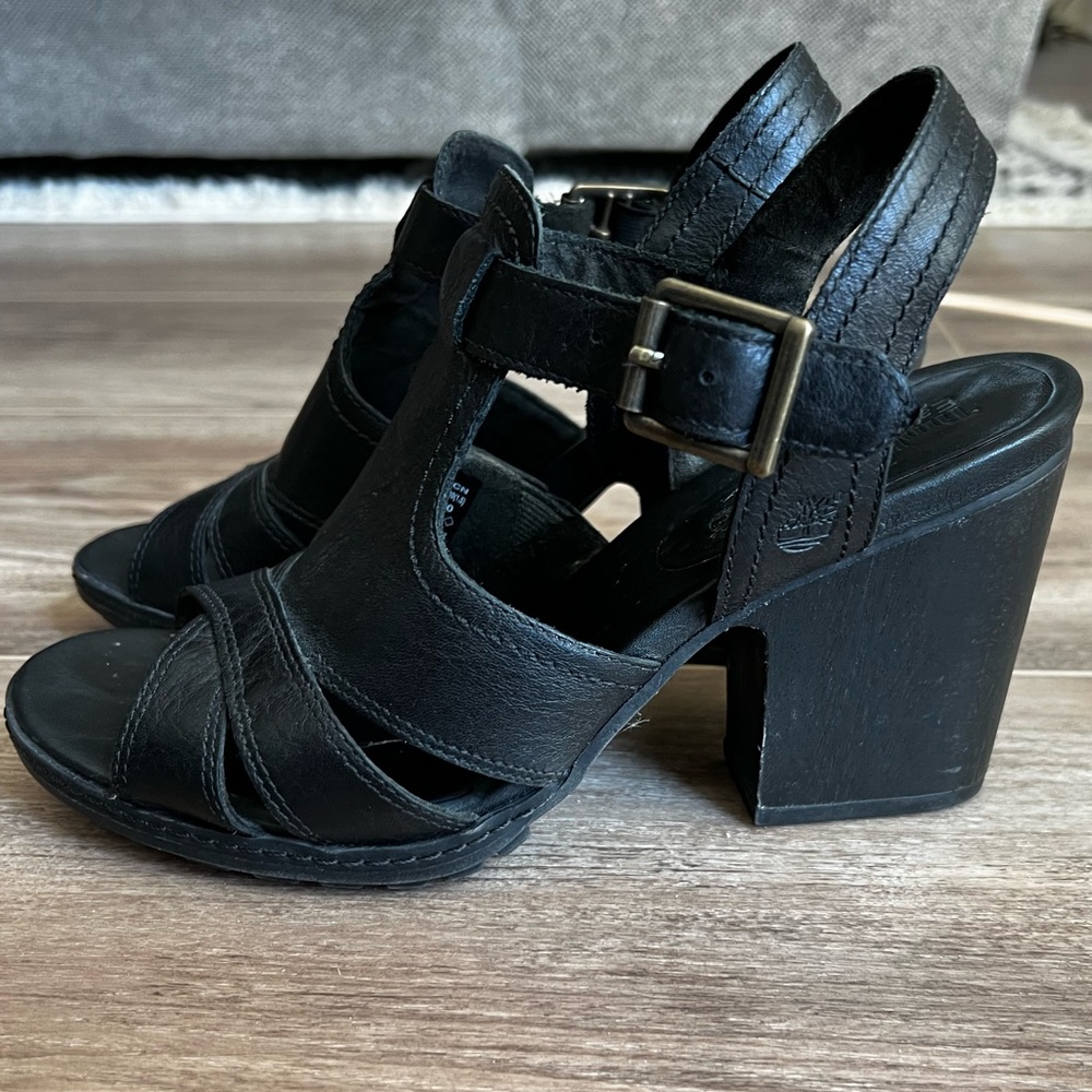 Timberland black leather lug chunky heel sandals Preowned 7W